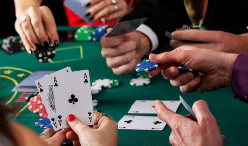 Trên một bàn cá cược Poker có gì?